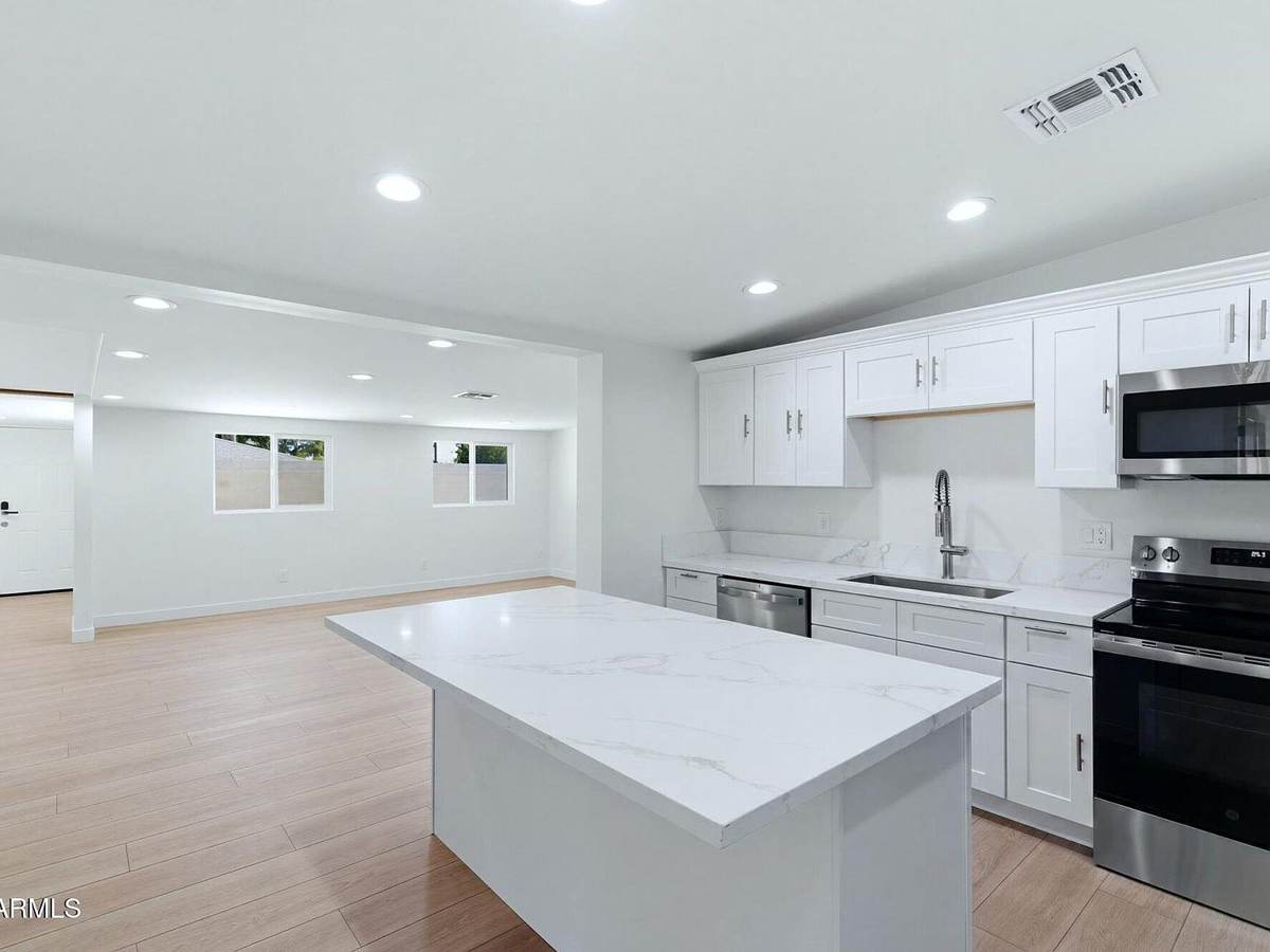 4623 E Devonshire Avenue, Phoenix, AZ